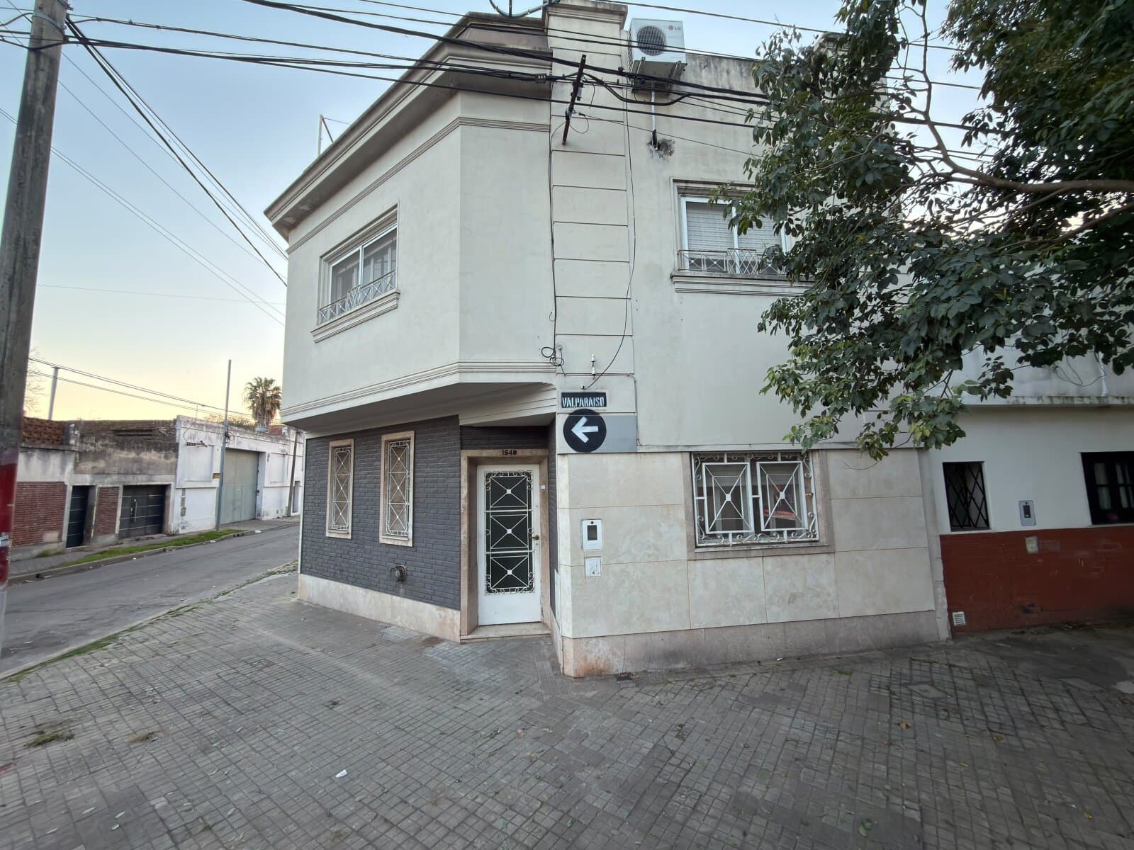 CASA DE ESTILO EN BARRIO ECHESORTU — foto 3