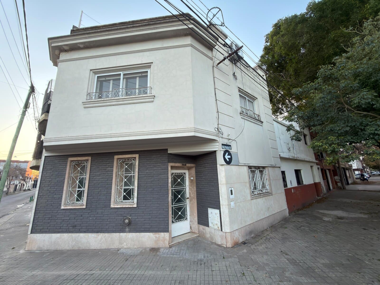 CASA DE ESTILO EN BARRIO ECHESORTU — foto 1