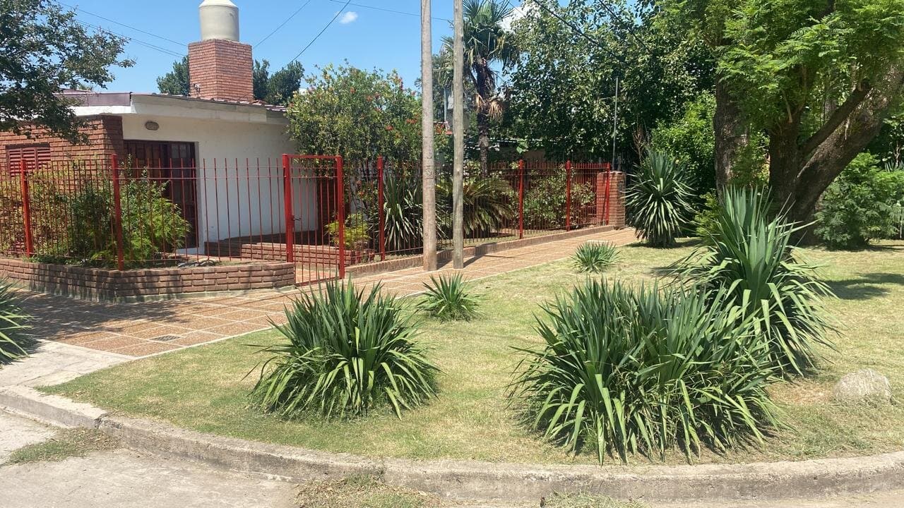 ALQUILO EXCELENTE PROPIEDAD EN QUINTAS DE ARGUELLO — foto 2