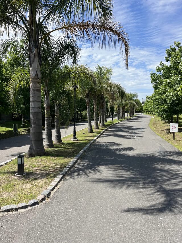 Lote Central Listo Para Construir. Todos Los Servicios. Barrio Cerrado Chateau Pilar.