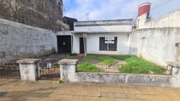 CASA CERCA DEL PLAZA OESTE A REFACCIONAR