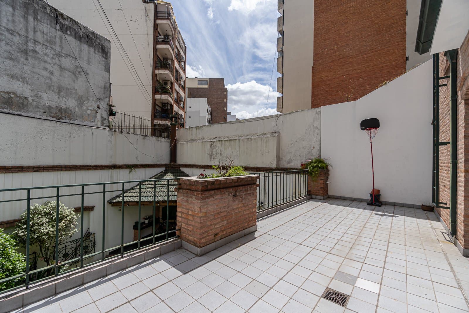 Casa - A m Parque Centenario - Jardín - Cochera — foto 5