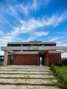 CASA EN NAUDIR