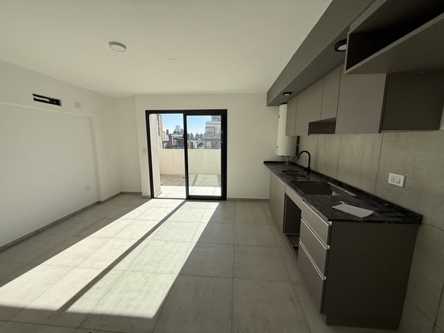 Alquiler departamento duplex 1 dormitorio y 1 escritorio en Alberdi