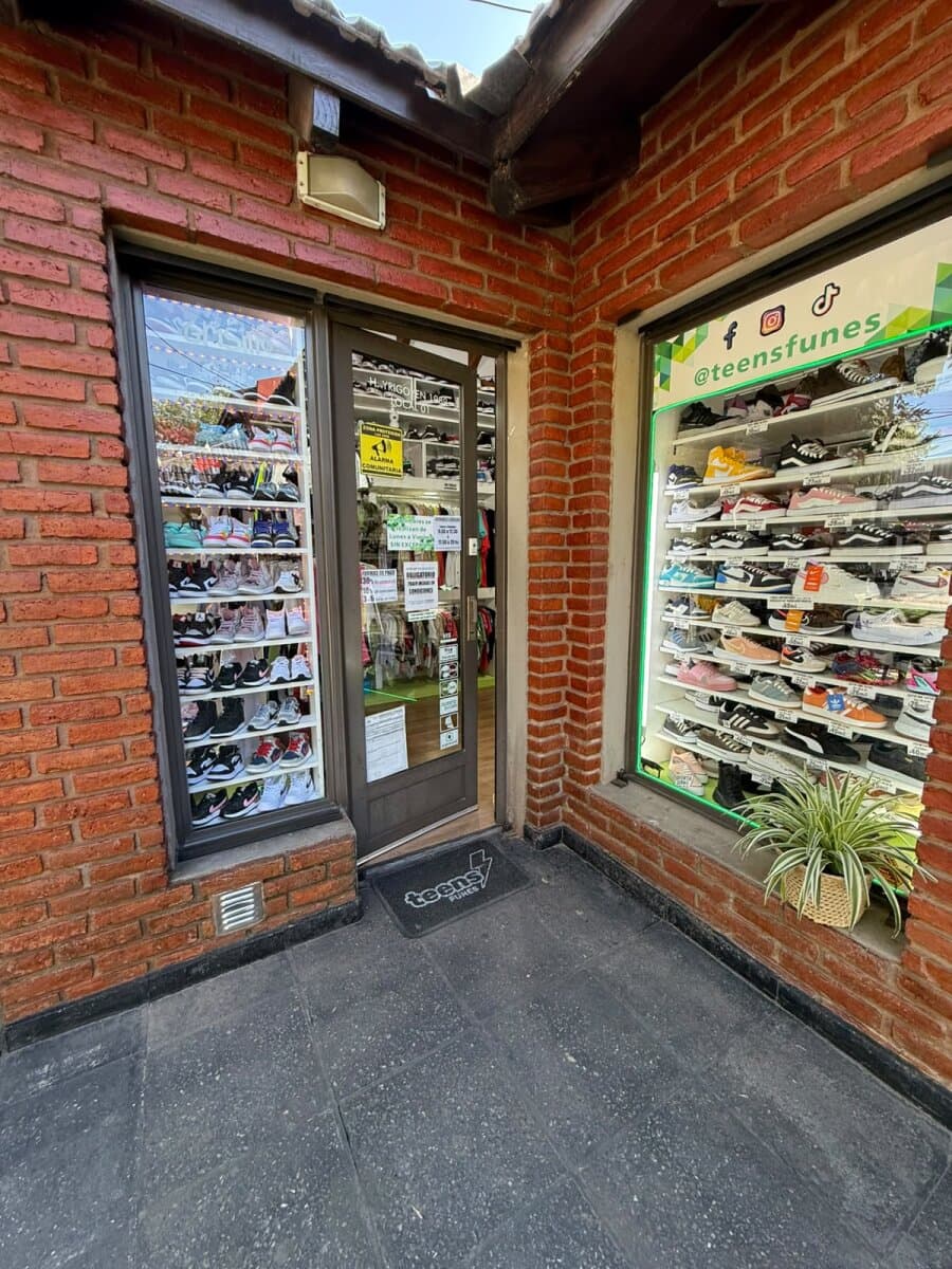 LOCAL COMERCIAL EN VENTA- FUNES — foto 2