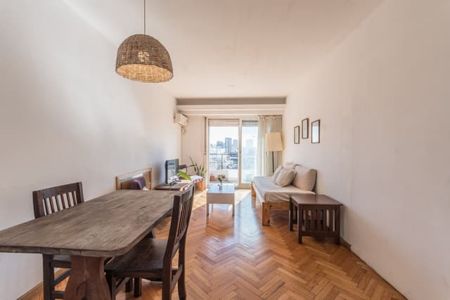 Venta. Departamento 4 ambientes. Luminoso. Recoleta. Paraguay 2300