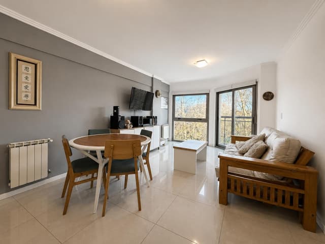 Departamento 2 Amb con Balcón y Cochera Zona Alem
