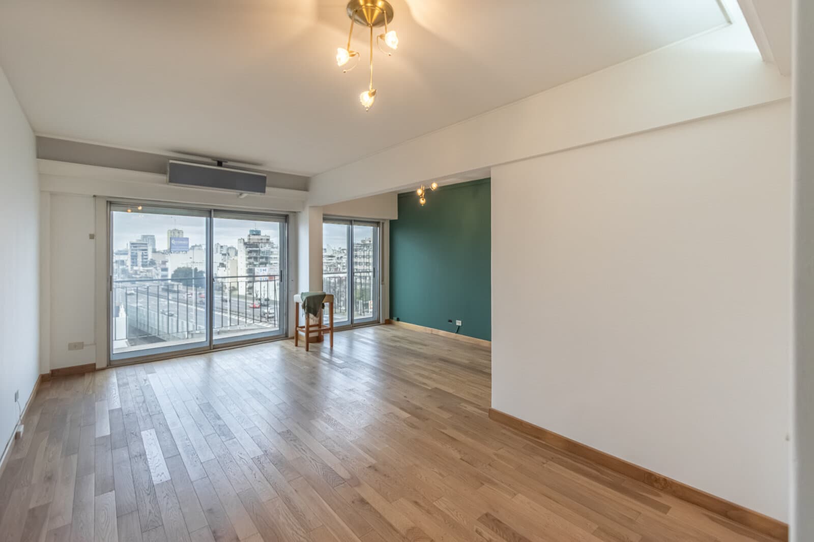 Venta - Cuatro ambientes mas dependencia - Balcon terraza — foto 2