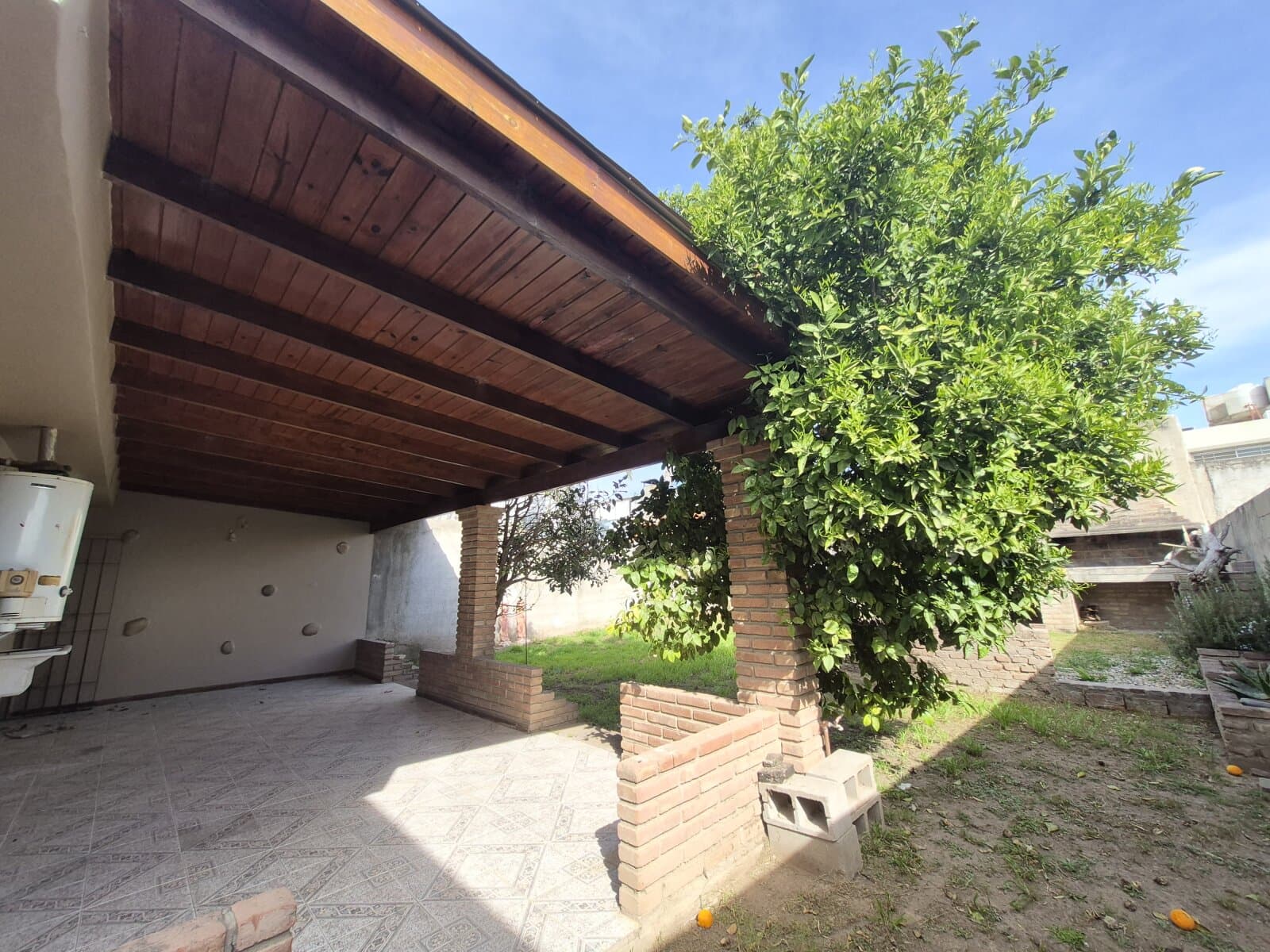 CASA EN VENTA. BARRIO SAN IGNACIO. A MTS DE AV. COLON — foto 2
