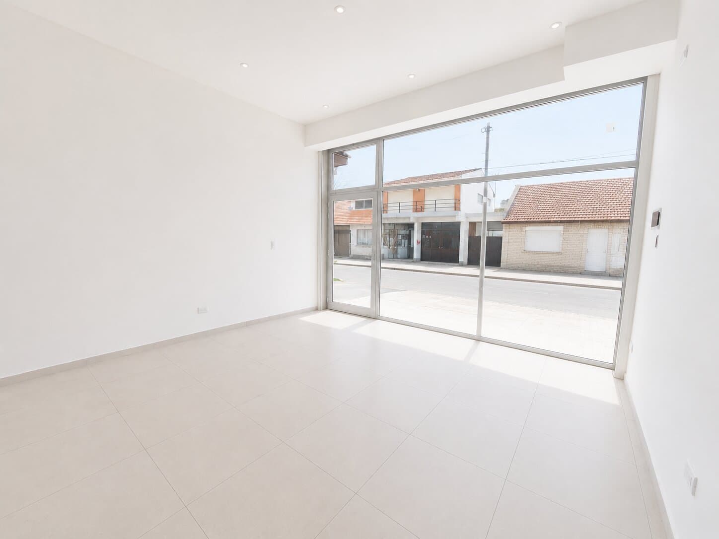 Local en alquiler 28mts. en Strobel 5500 — foto 4
