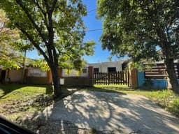 Casa en venta- calle Esquiu 2188-Funes