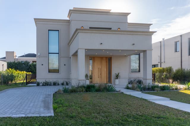 Casa de 3 dormitorios moderna en PUERTO ROLDÁN