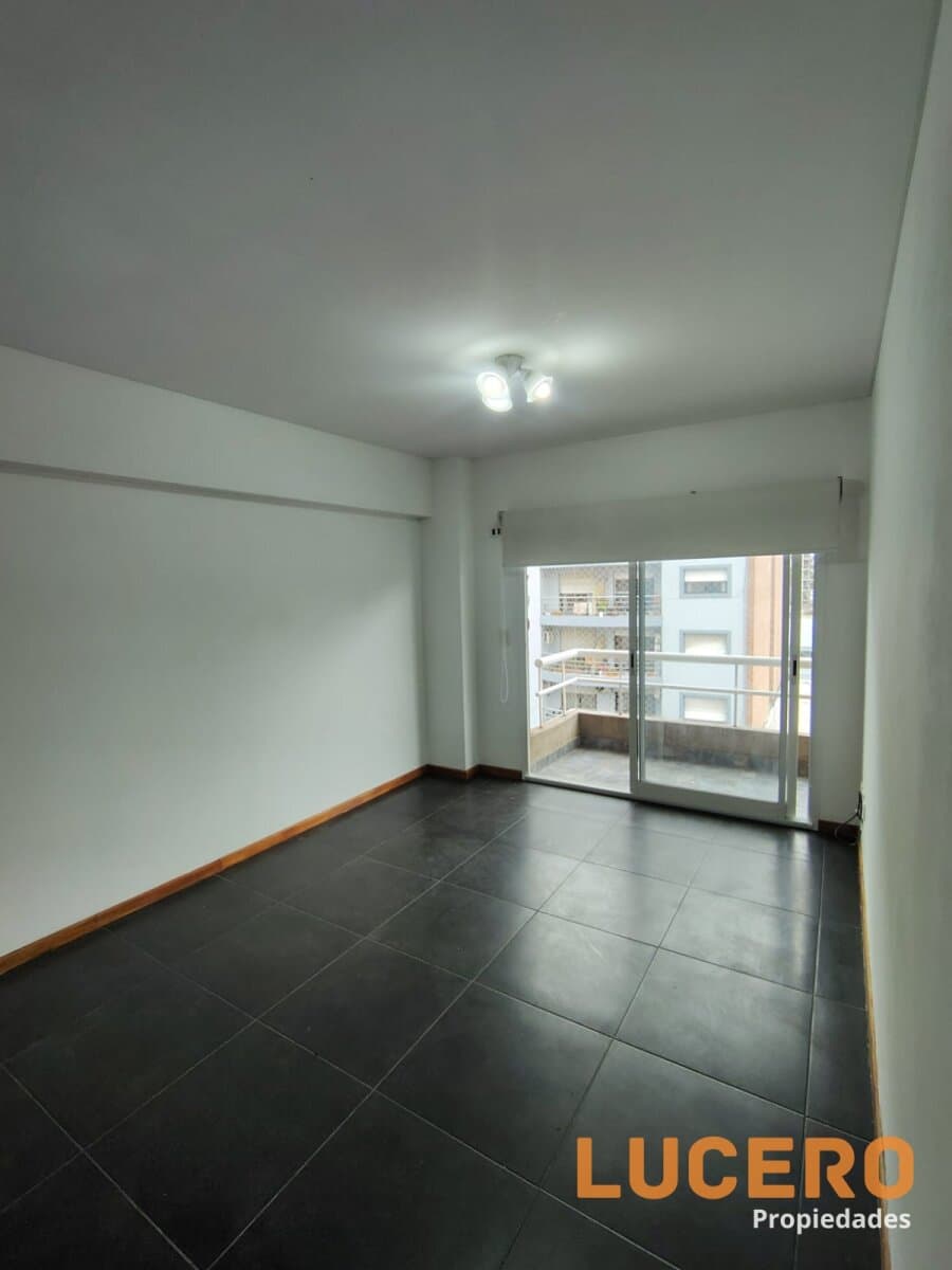Departamento 2 ambientes + cochera en el centro de Morón — foto 2