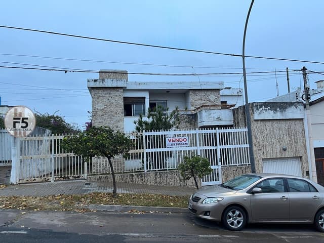 Venta de casa antigua en Barrio General Paz, Córdoba.