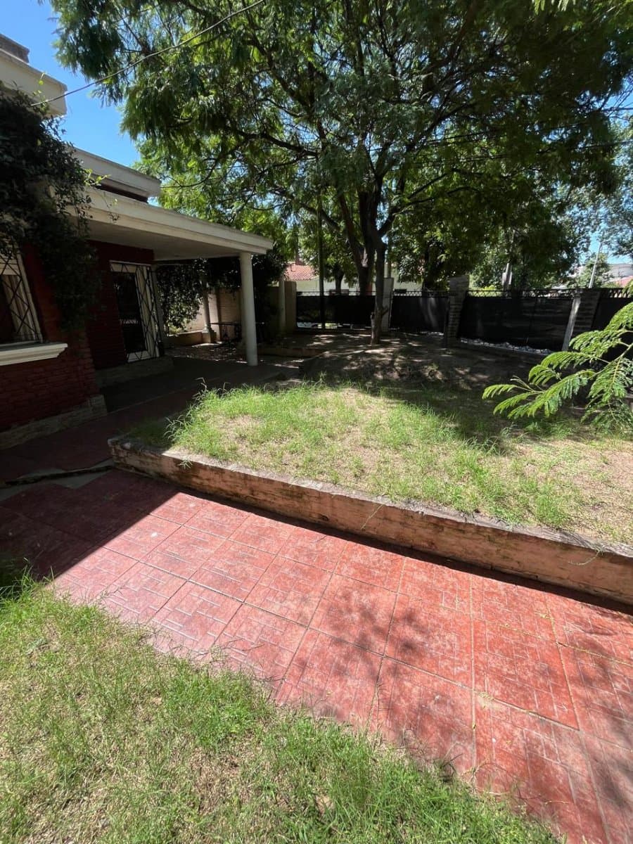 Fisherton. Casa con amplio terreno. A reciclar. — foto 9