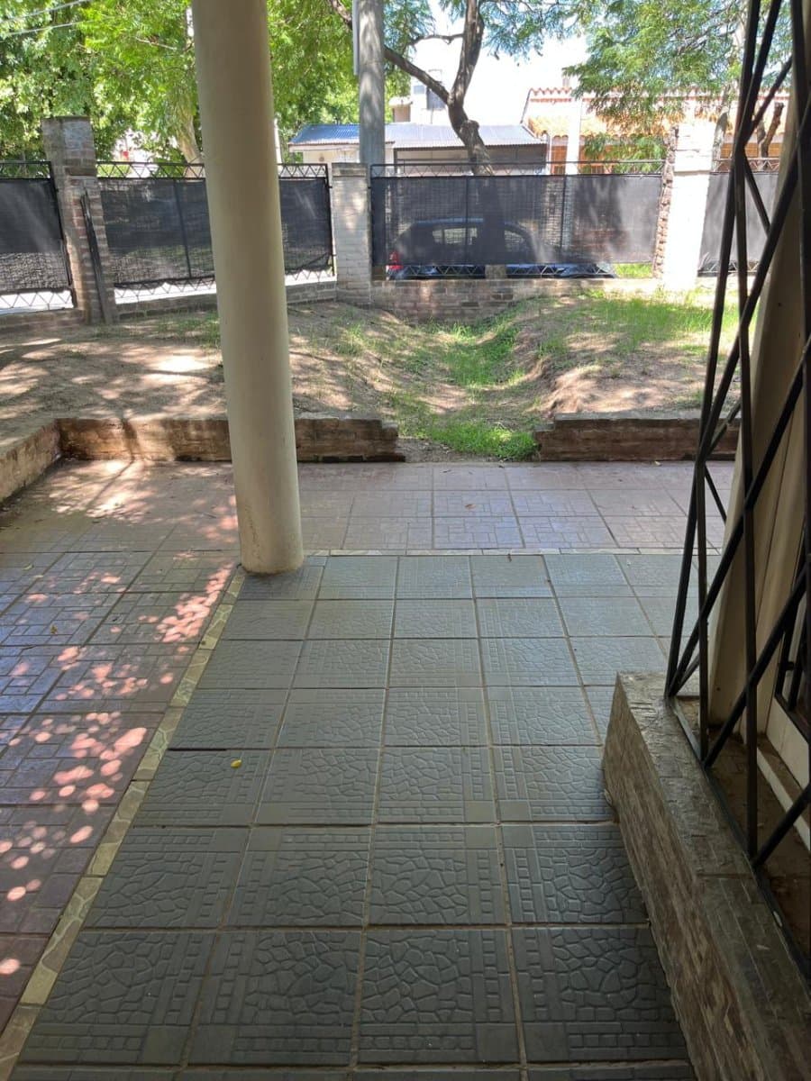 Fisherton. Casa con amplio terreno. A reciclar. — foto 12