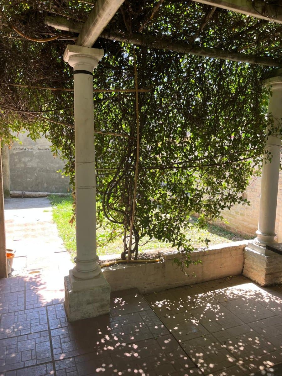 Fisherton. Casa con amplio terreno. A reciclar. — foto 15