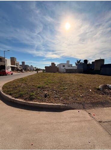 Lote esquina en venta en Docta Boulevard