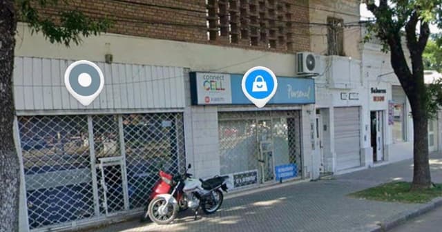 Propiedad comercial con 4 locales comerciales y deposito - Av presidente peron 3600