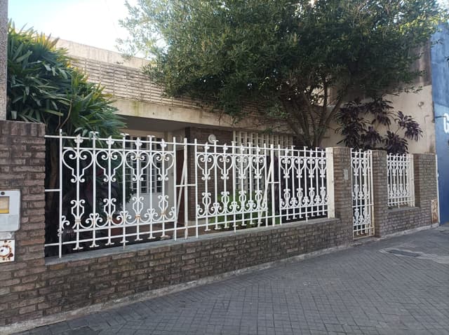 AV. GENOVA 978 - 3 DORMITORIOS -