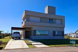 Casa amoblada en alquiler anual, Haras de Funes (barrio cerrado) 3 dorm, pileta, 3 cocheras