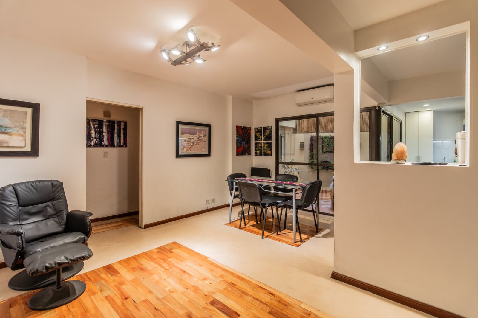 Departamento dos ambientes con patio — foto 1