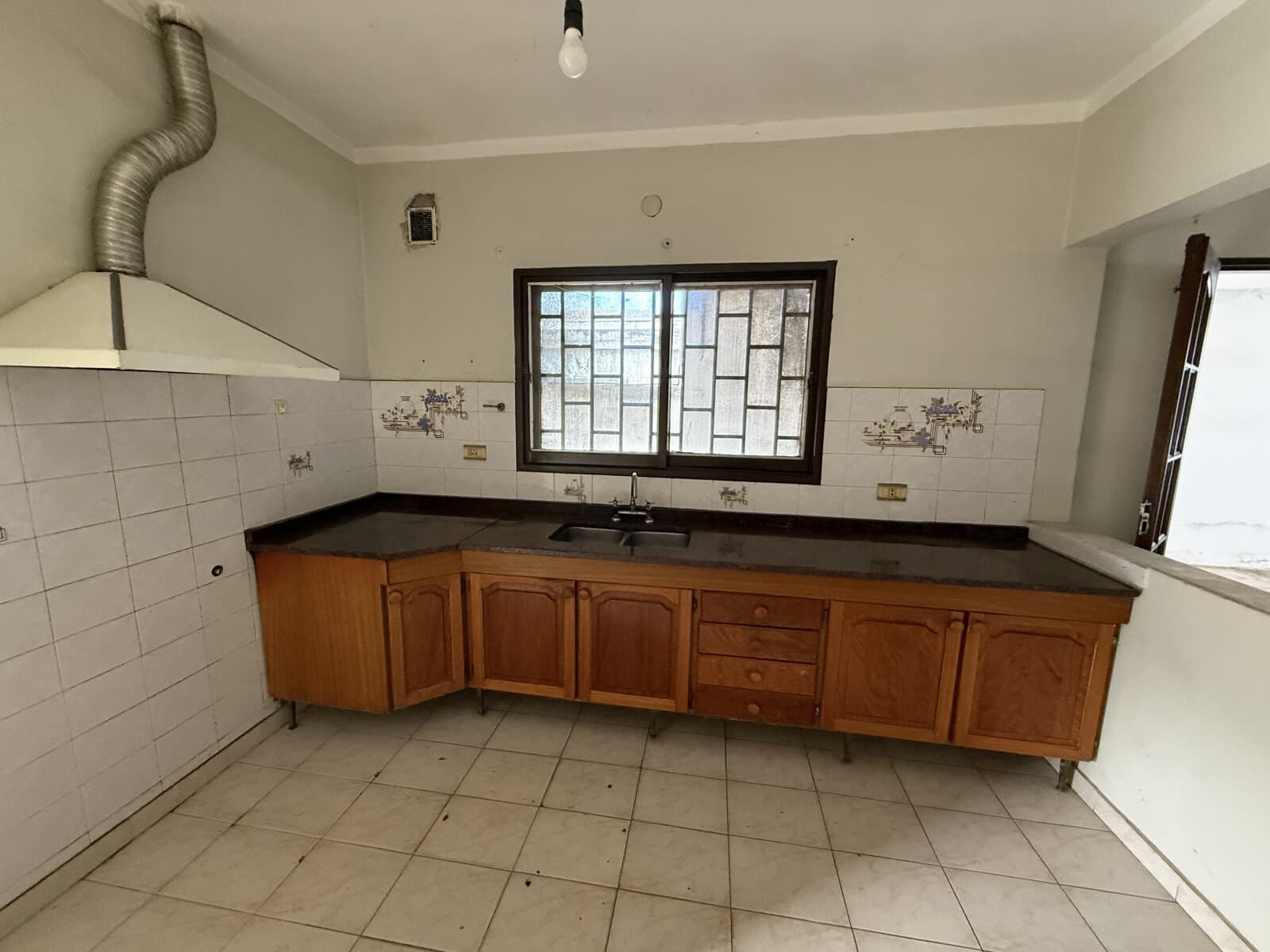 Galpón + casa de 2 dormitorios en alquiler en Zona Sur — foto 2