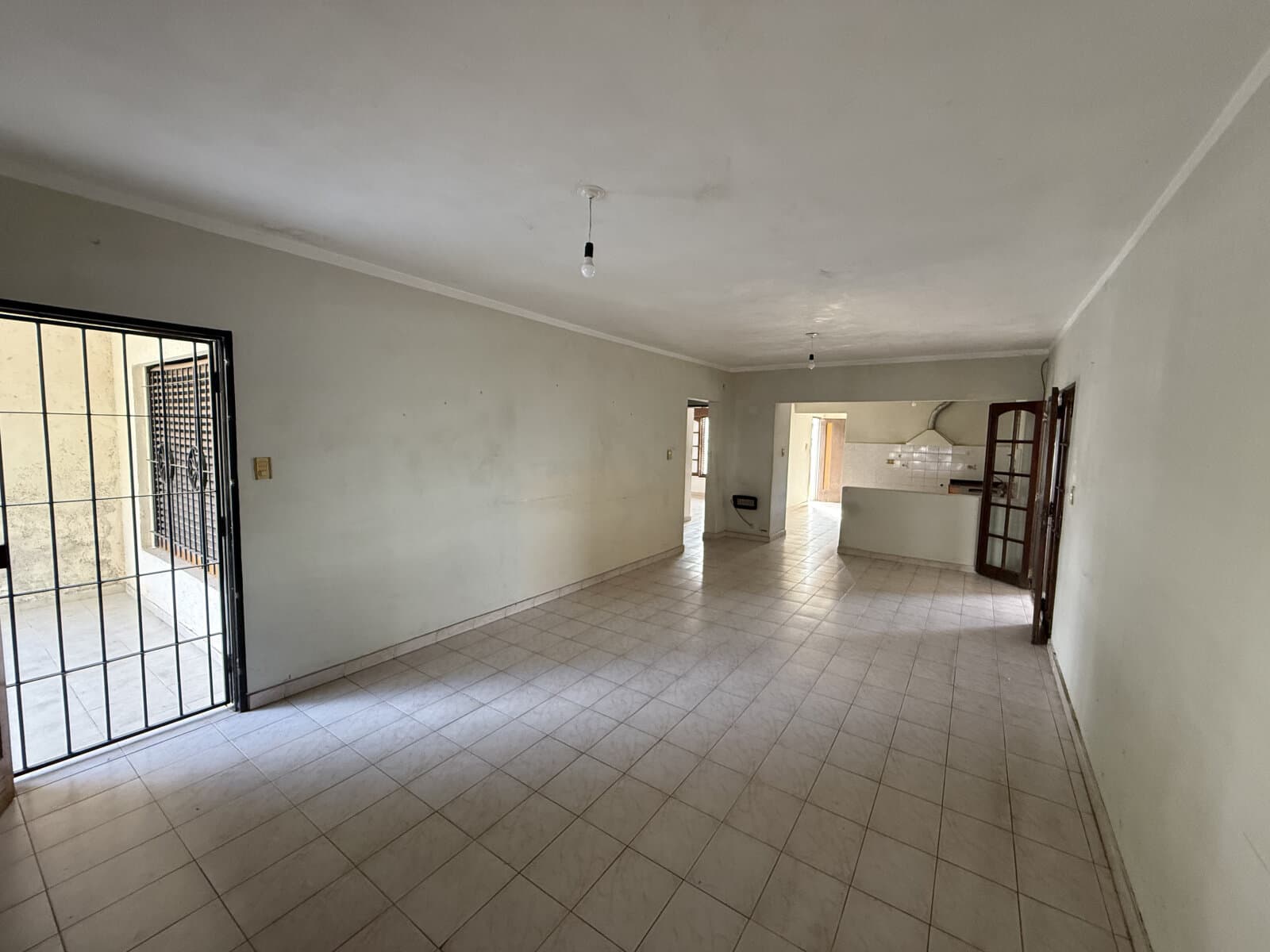 Galpón + casa de 2 dormitorios en alquiler en Zona Sur — foto 3