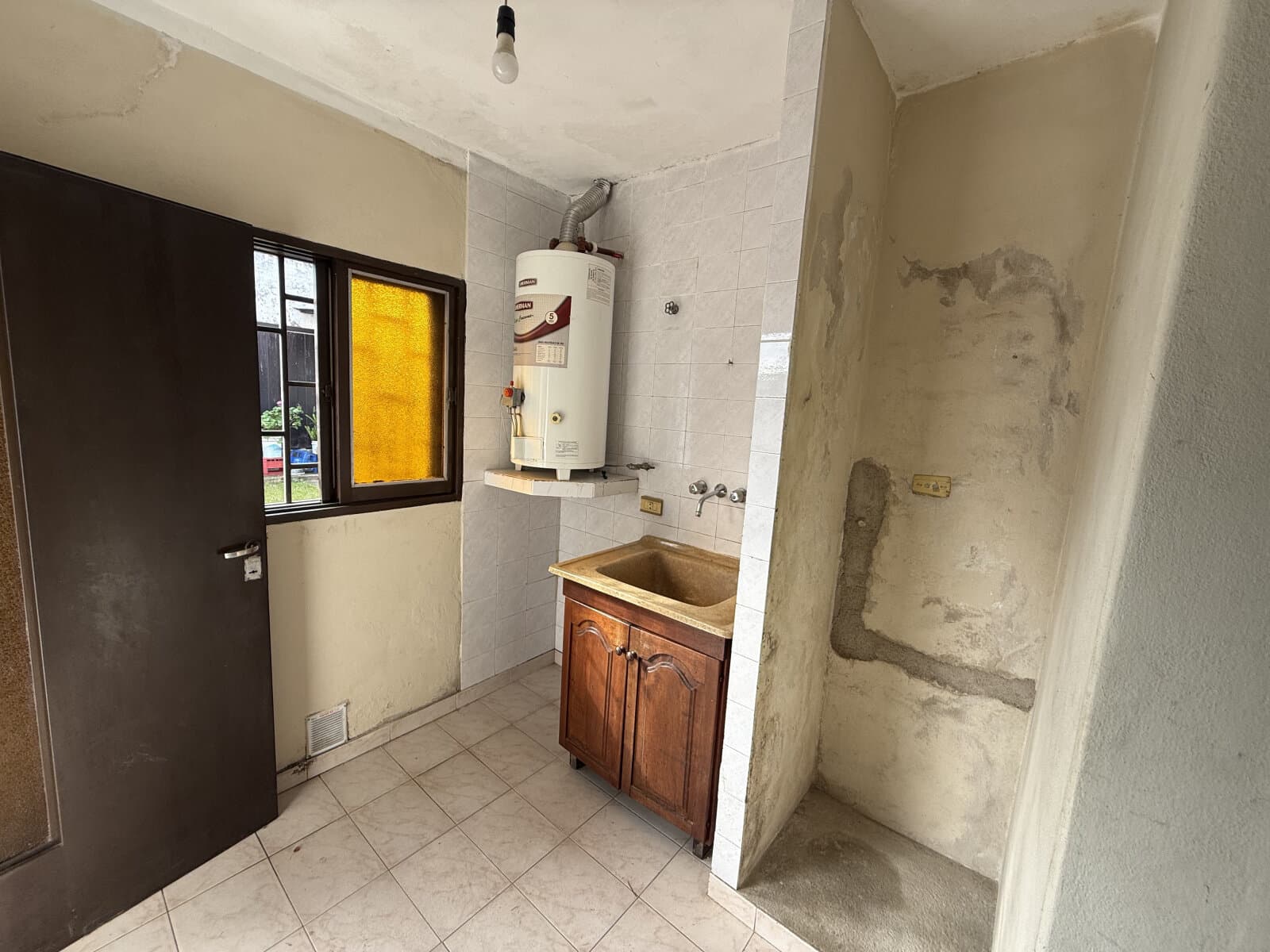 Galpón + casa de 2 dormitorios en alquiler en Zona Sur — foto 4