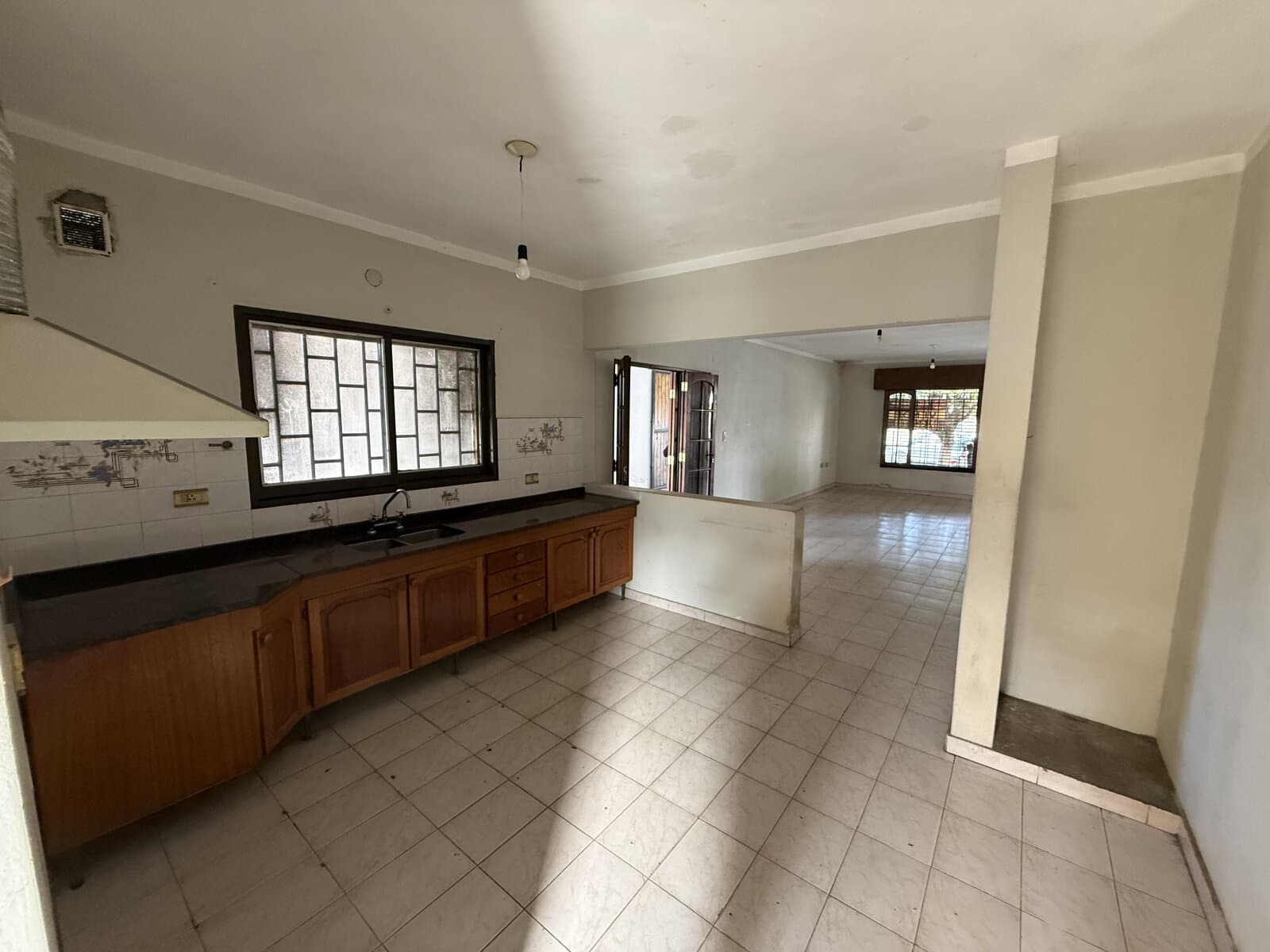 Galpón + casa de 2 dormitorios en alquiler en Zona Sur — foto 6