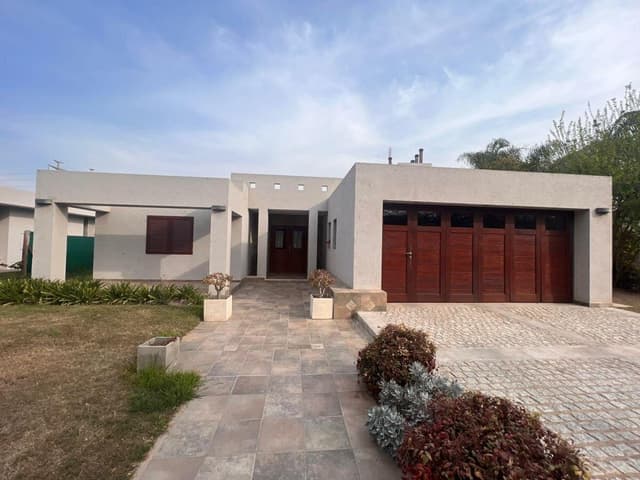 Casa de 3 dormitorios en el Jockey