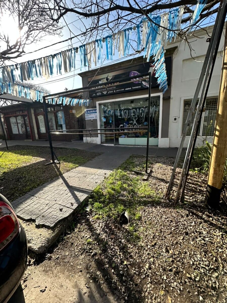ALQUILER LOCAL COMERCIAL EN FUNES — foto 4