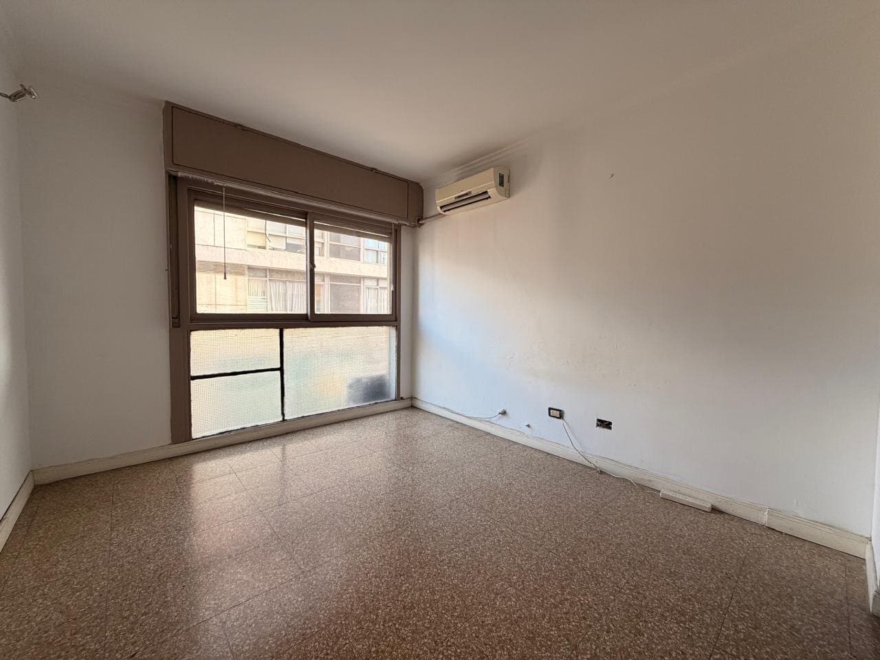 Oficina en venta con balcon en el centro — foto 14