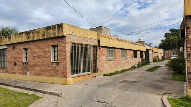 VENDO CASA EN HOUSING 3 HABITACIONES GARAGE Y PATIO