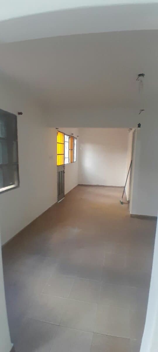 CASA DE 2 DORMITORIOS CON COCHERA INGRESO COMPARTIDO — foto 2