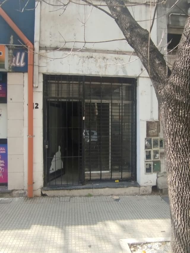 LOCAL COMERCIAL FLORES