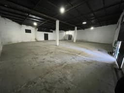 ALQUILER. SOBRE COSTANERA. 250 M2 CON 2 BAÑOS. LUZ TRIFASICA. 17 x 15 mt