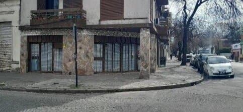 Local Alem 3196, esquina Garay