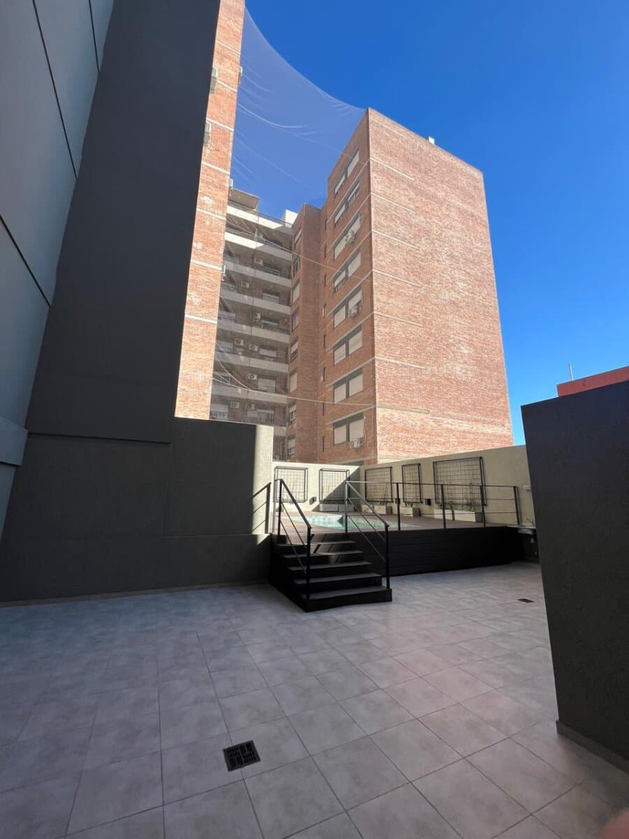 UN DORMITORIO CON BALCON + AMENITIES — foto 4