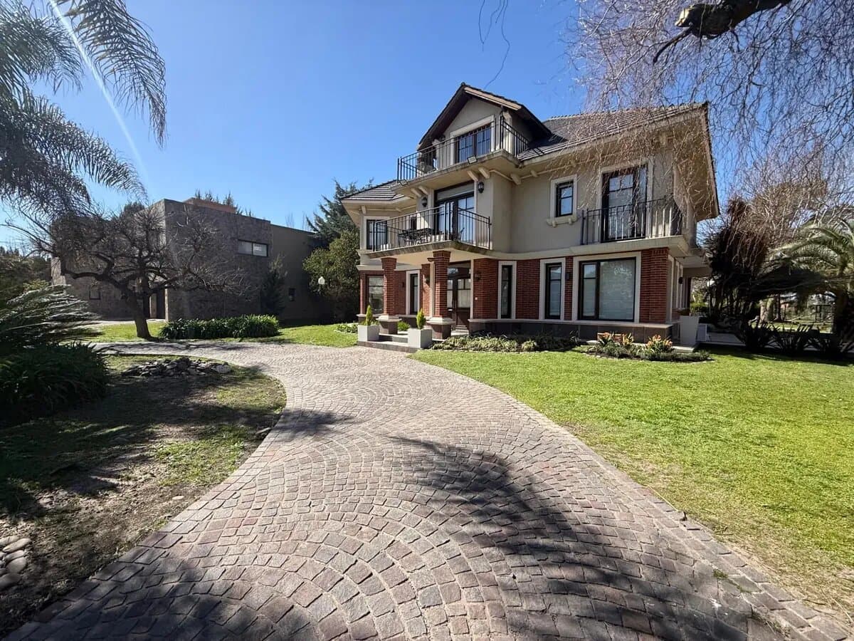 Venta Casa Parque Pileta Jacuzzi — foto 3