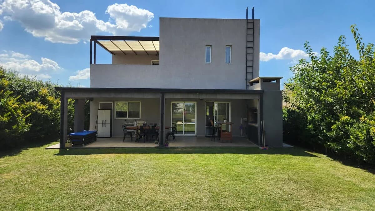 Venta Casa En Los Arces — foto 1