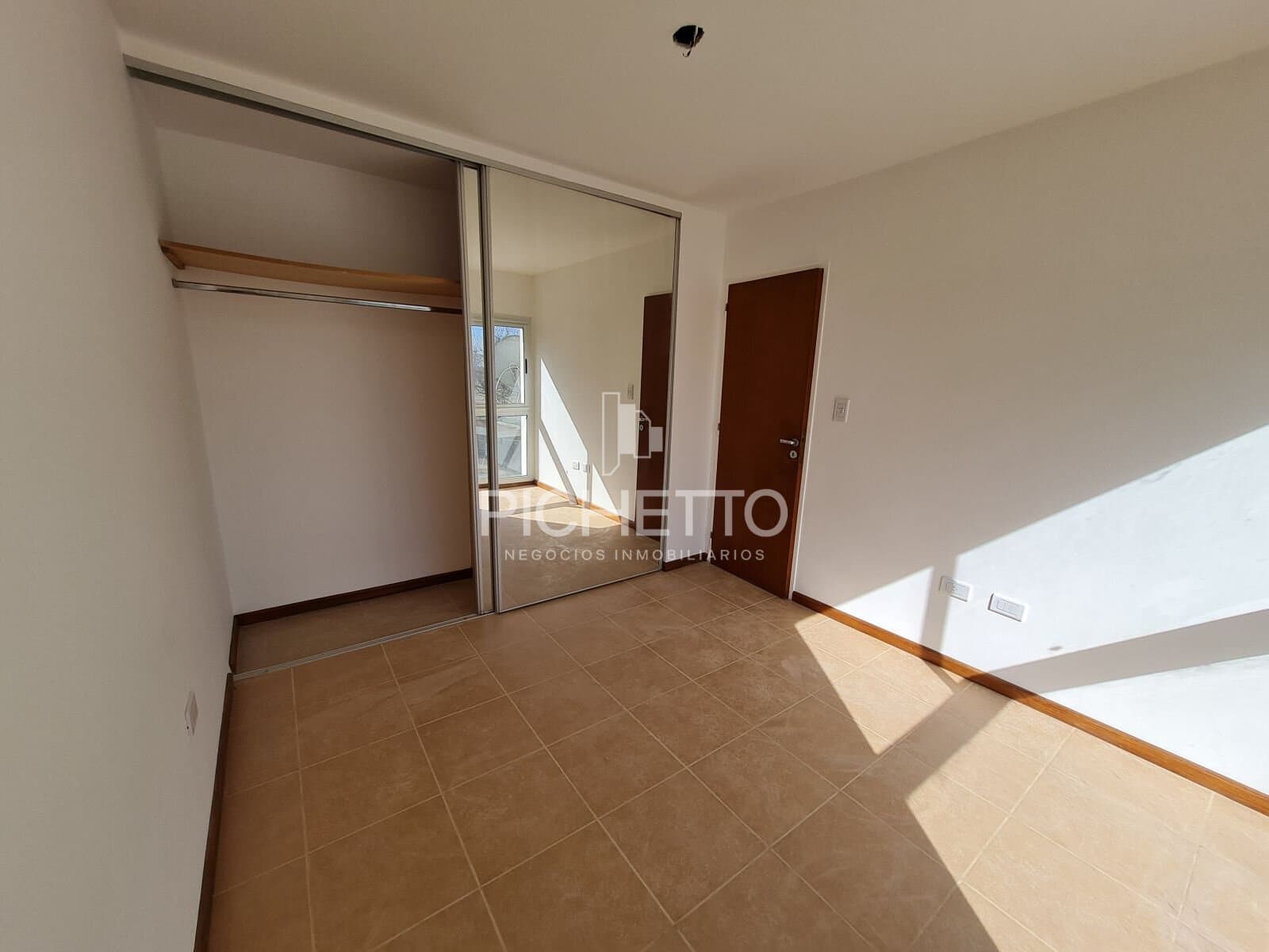 Alquiler departamento 1 dormitorio con balcón y cochera - Barrio Privado Sol Paraná, Pueblo Esther — foto 9