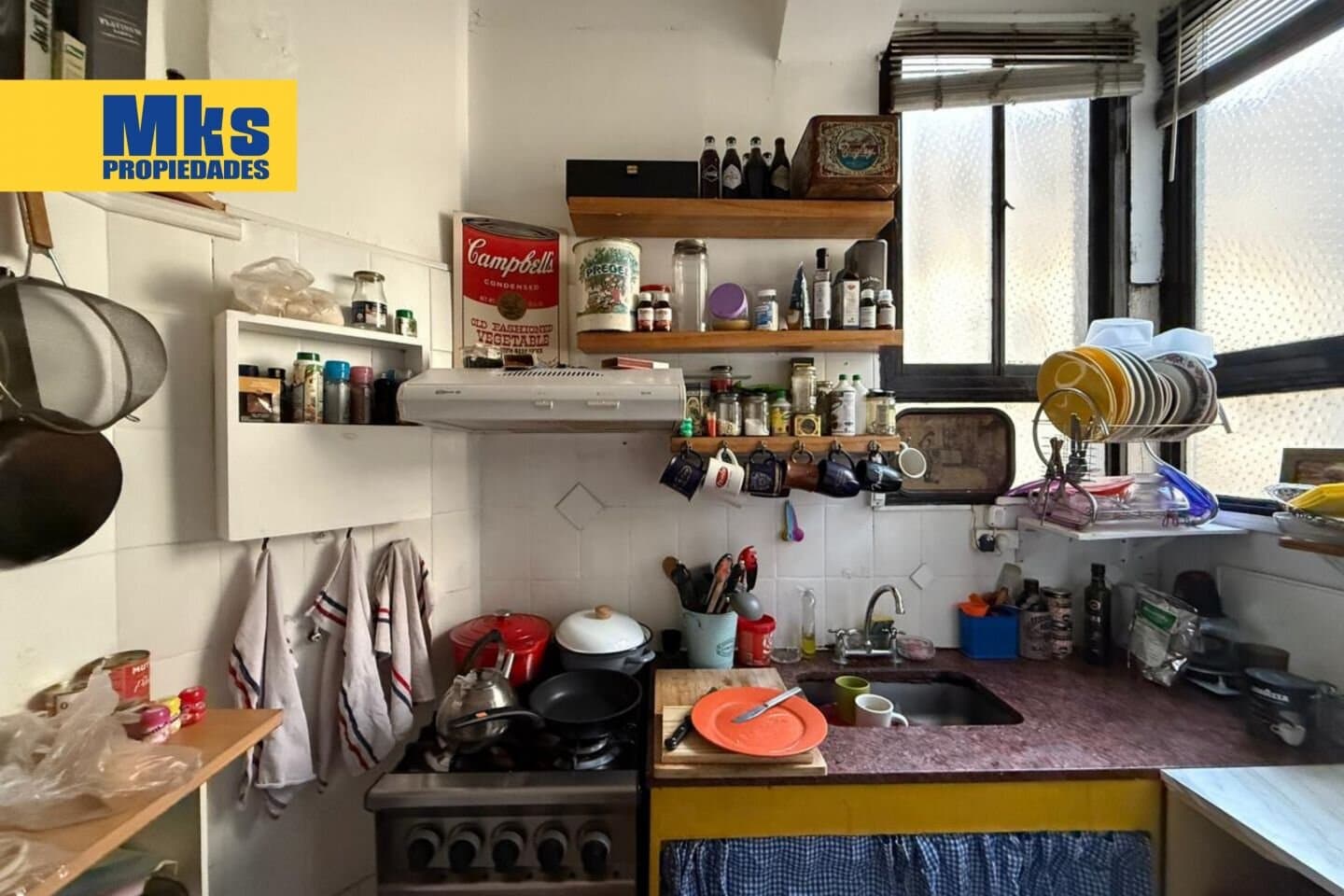 Venta. 3 ambientes. Av Caseros y Montes de Oca. Luminoso. — foto 4