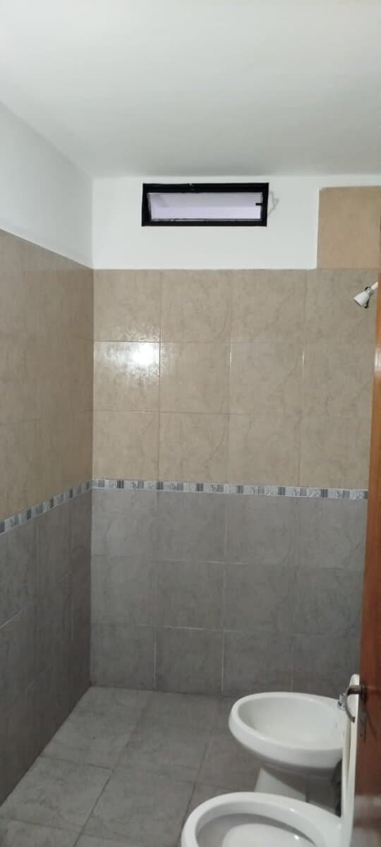 CASA 2 DORMITORIOS AMOBLADA CON JARDÍN Y COCHERA — foto 15