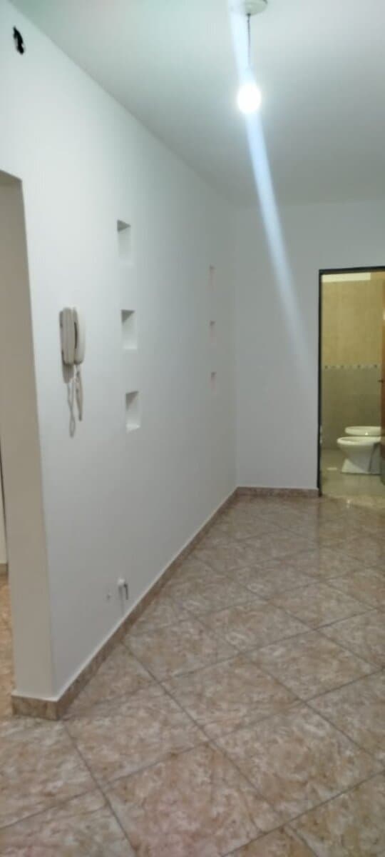 CASA 2 DORMITORIOS AMOBLADA CON JARDÍN Y COCHERA — foto 3