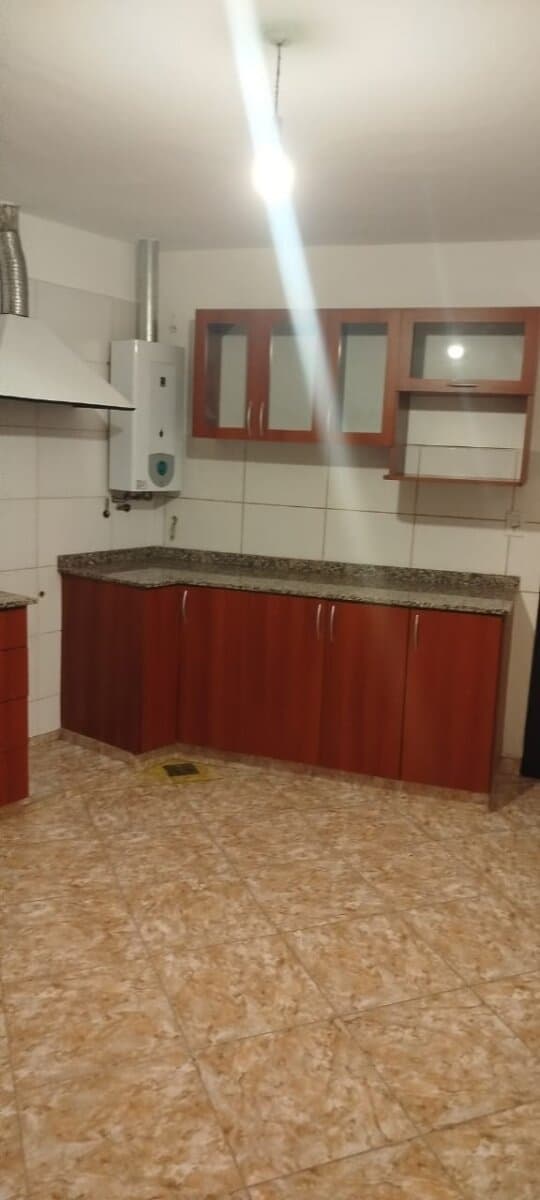 CASA 2 DORMITORIOS AMOBLADA CON JARDÍN Y COCHERA — foto 5