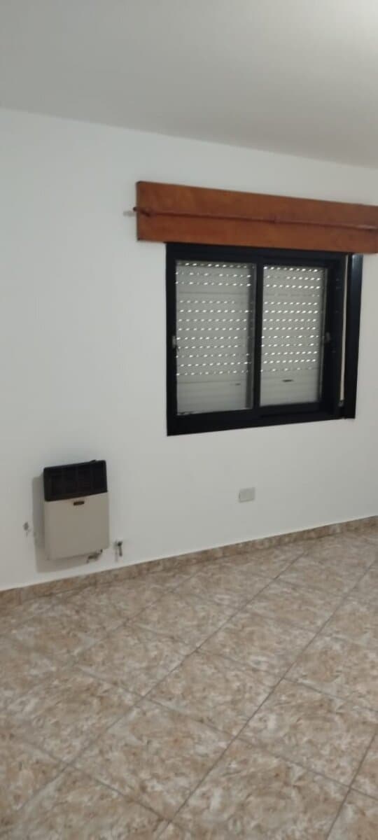 CASA 2 DORMITORIOS AMOBLADA CON JARDÍN Y COCHERA — foto 9