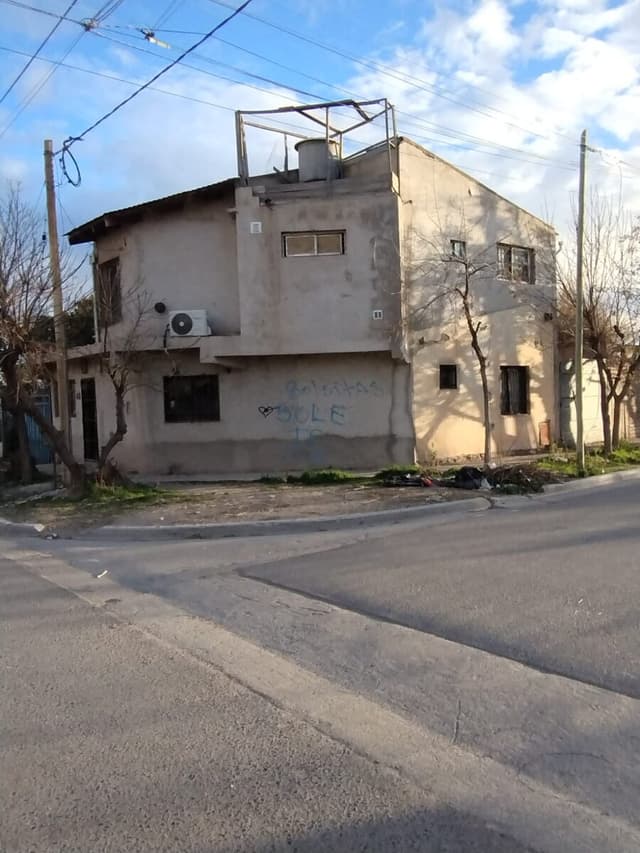 CASA 5 DORMITORIOS EN NEUQUEN