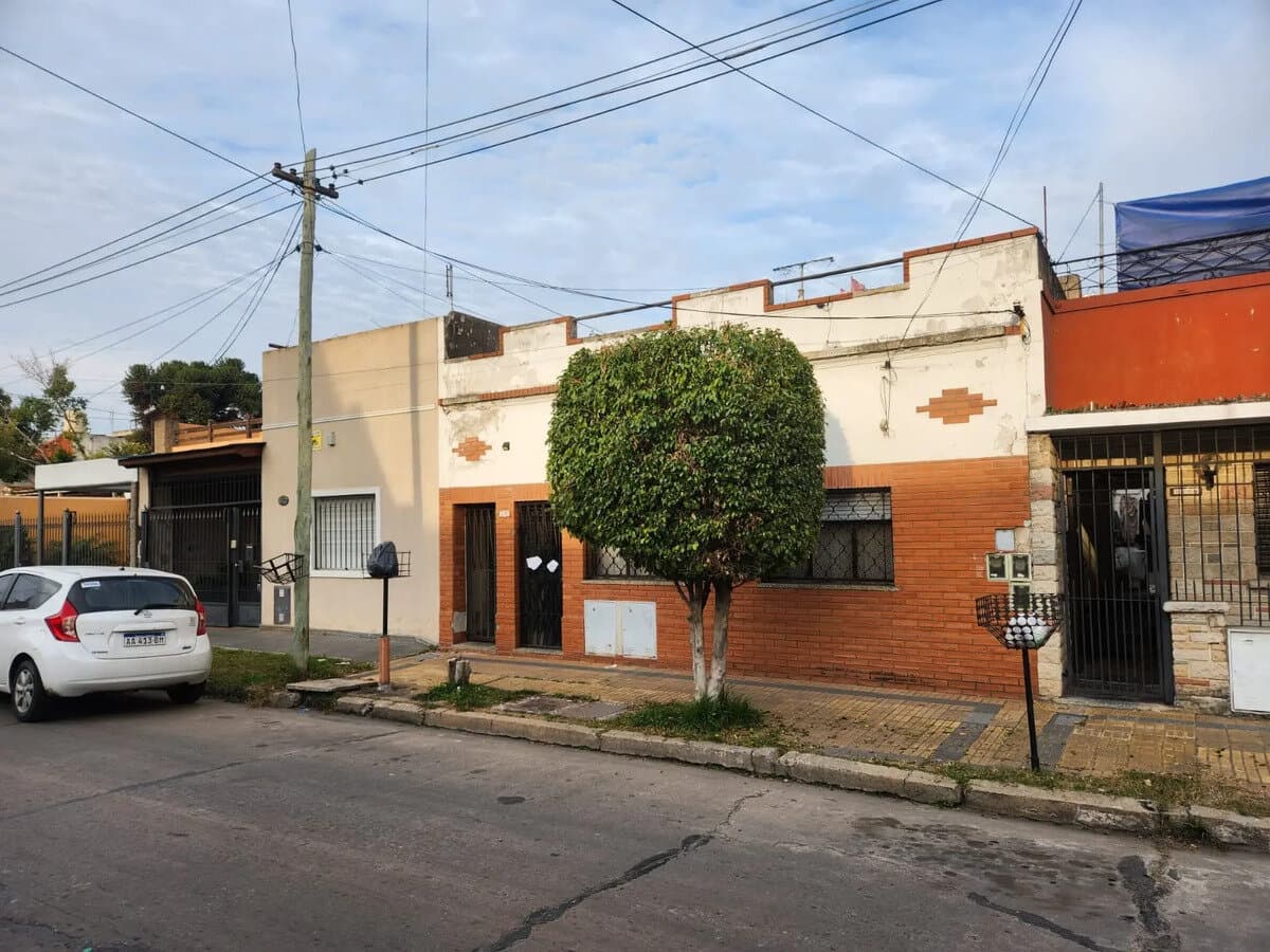 Venta En Block 3 Departamentos Tipo Casa Lanus Oeste — foto 2