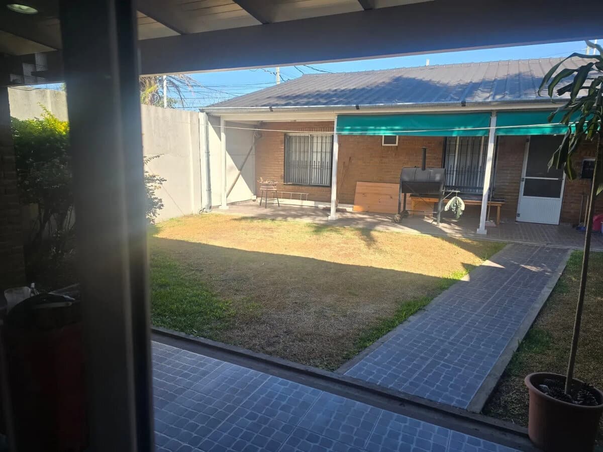 Casa 4 Ambientes Con Garage Y Quincho - Lanus — foto 2